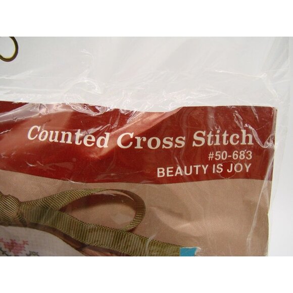 NEW Janlynn Counted Cross Stitch Kit A Thing Of Beauty Is A Joy Forever 5" Round - Picture 4 of 9
